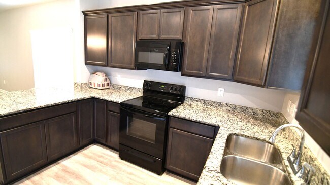 Building Photo - 3bedroom 2 bathroom home located Denham Sp...