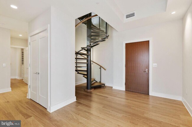 Foto del edificio - 4960 Fairmont Ave