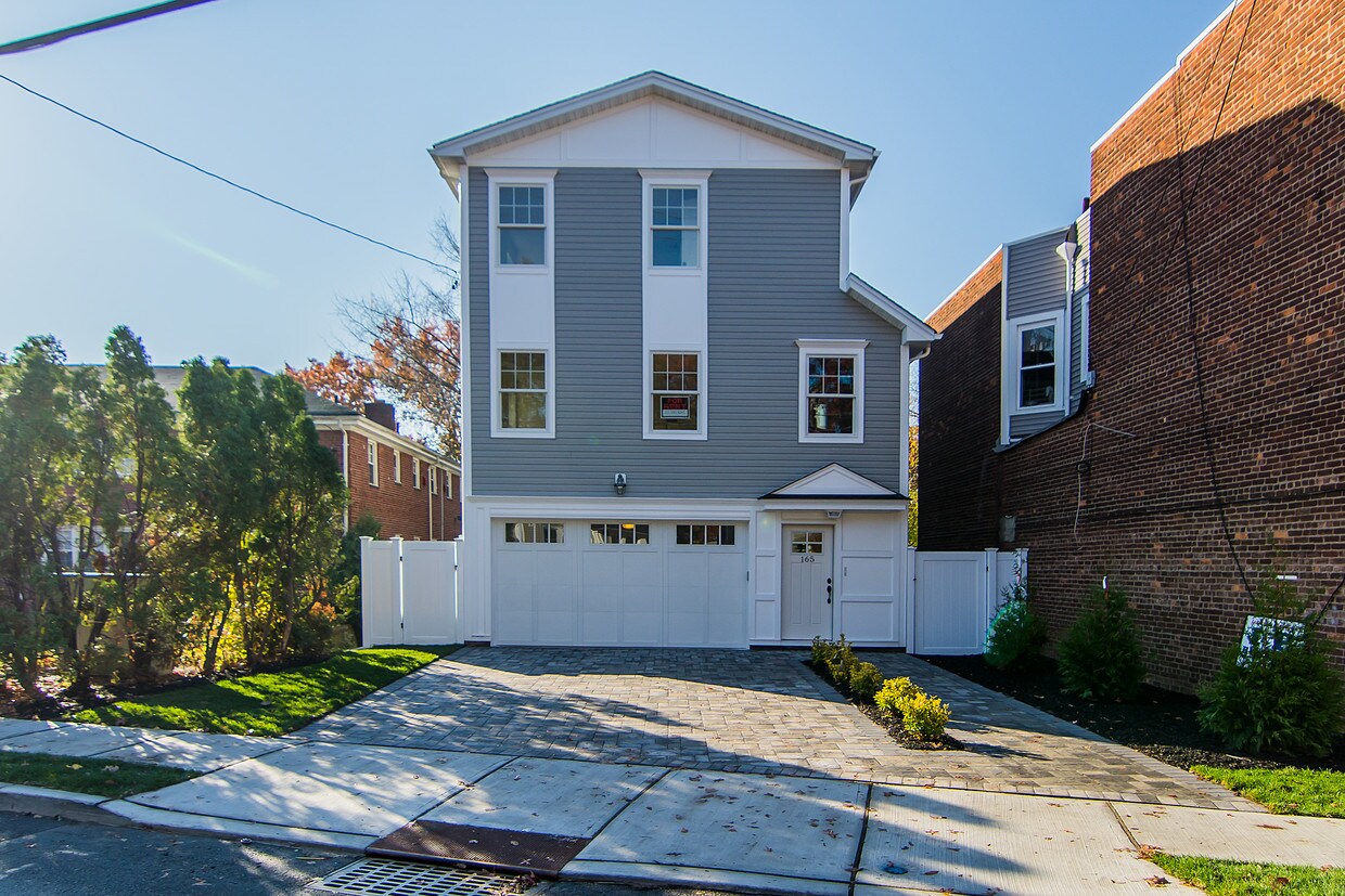 165 Fort Lee Rd, Teaneck, NJ 07666 Apartments in Teaneck, NJ