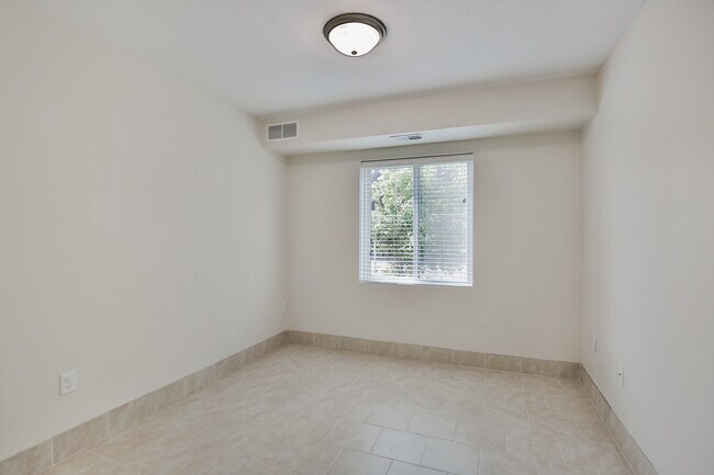 Foto del edificio - 823 15th Ave SE