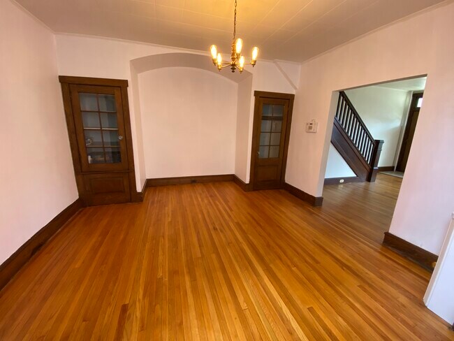 Building Photo - 429 Fern Ave