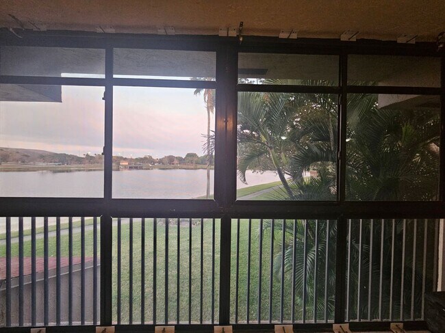 Building Photo - 1913 Carambola Cir S