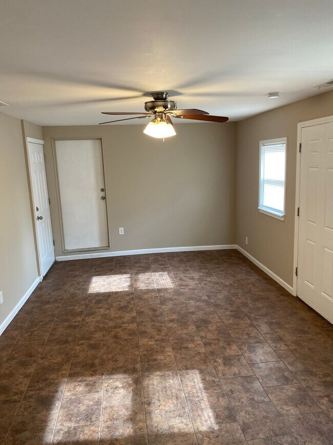 Foto del edificio - COMING SOON! Beautiful 3B 1b home in Lindenwood Park