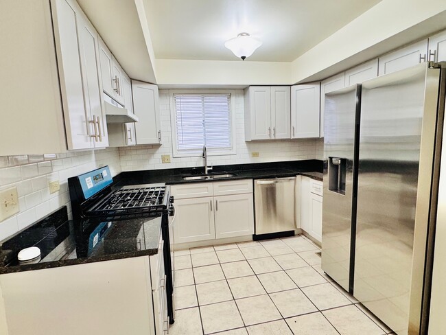 Brand New Kitchen - 1285 Haverhill Cir