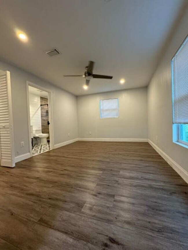 Foto del edificio - 9422-9424 SW 51st St