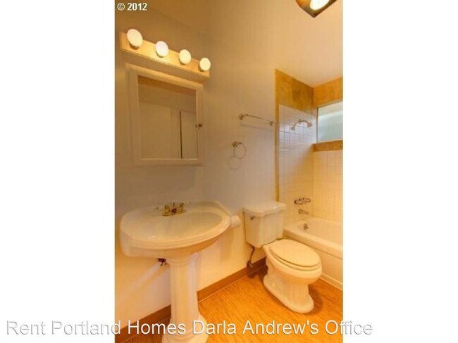 Building Photo - 3 br, 2 bath House - 216 SW Frenwood Way