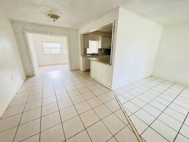 Foto del edificio - 6400 NW 30th St