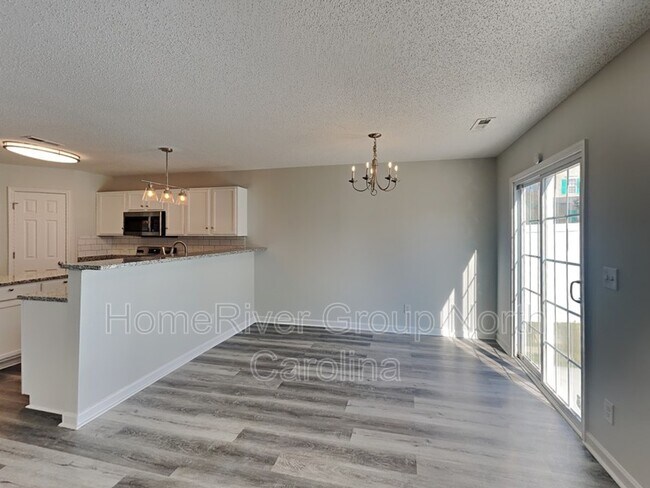 Building Photo - 1016 Meadow Oak Dr