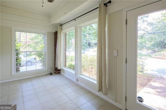 Foto del edificio - 1656 Hosea L Williams Dr SE