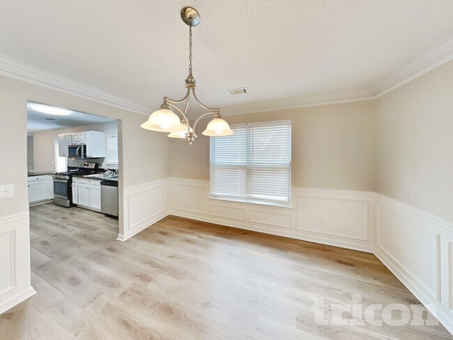 Foto del edificio - 7436 Petal Pl