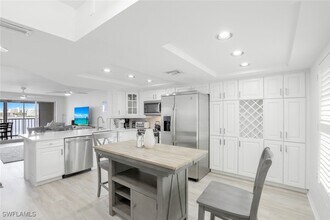 Building Photo - 9101 Vanderbilt Dr