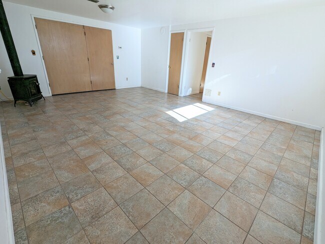 Building Photo - 221 S Alarcon St