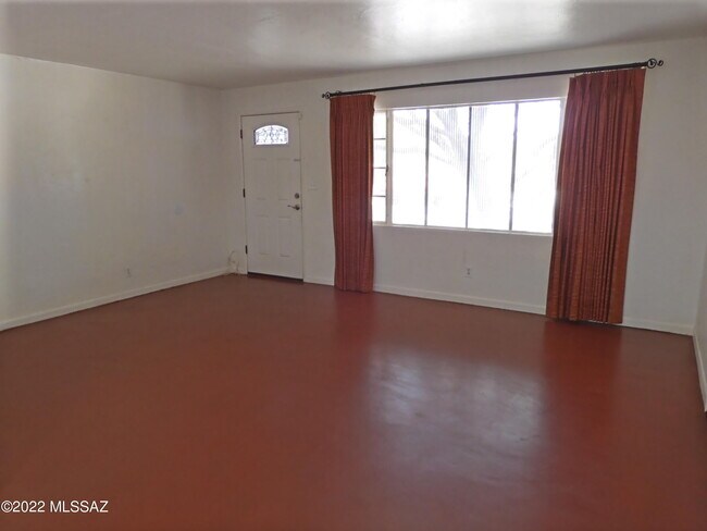 Building Photo - 720 N Irving Cir