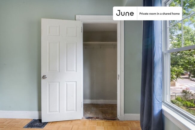 Foto del edificio - Room in Shared 7 bed/2.5 bath home