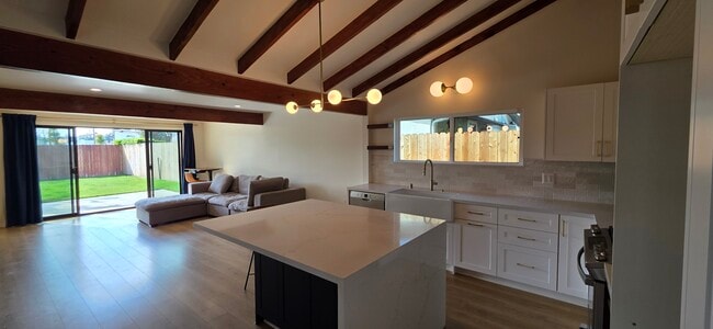 Building Photo - 1403 N Rose St