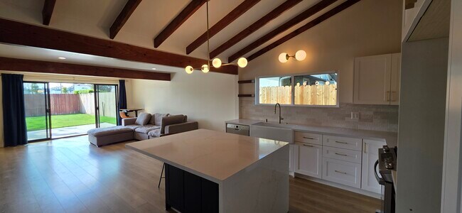 Foto del edificio - 1403 N Rose St