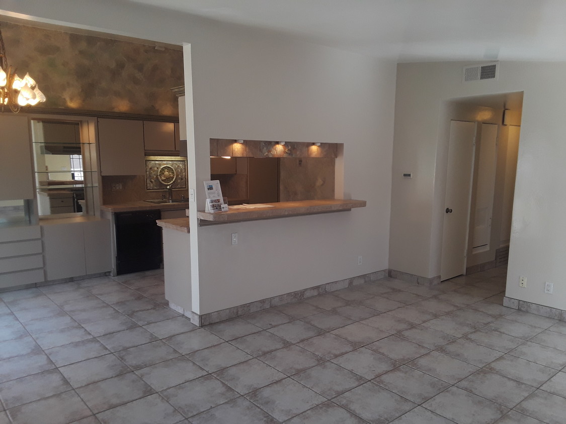 ver la cocina desde la sala de estar - 408 Ford Rd