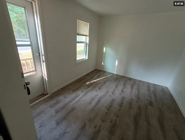 Building Photo - 833 Heights Rd
