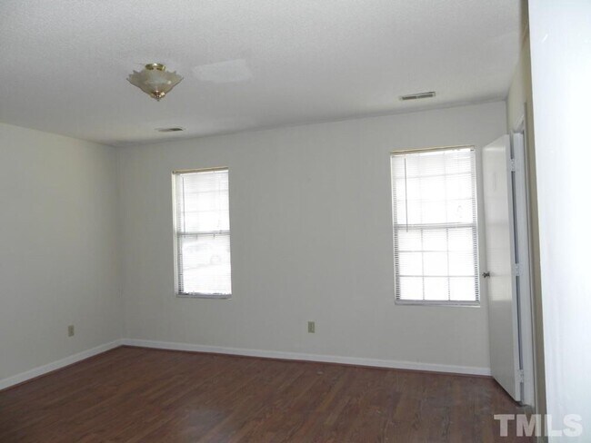 Building Photo - 5300 Grovewood Pl