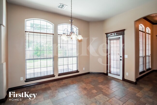 Foto del edificio - 17100 Holly Burn Cir