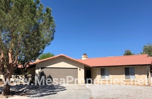 Primary Photo - 3 Bedroom 2 Bathroom Home in Hesperia