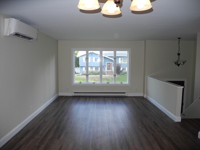 Building Photo - 53 Trafalgar Dr