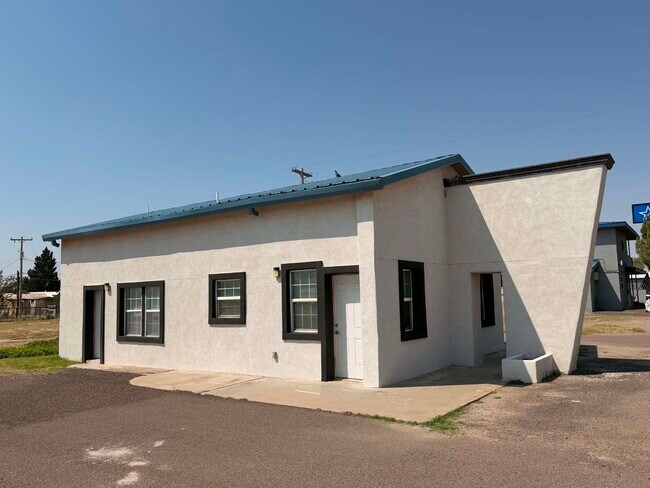 Building Photo - 1018 E 3rd St