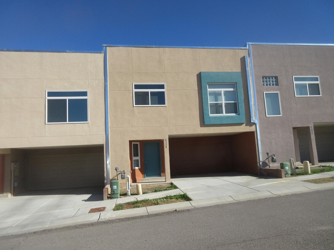 Primary Photo - 4224 Vida Verde Ln NE