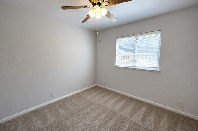 Foto del edificio - 2123 Mansfield Ct