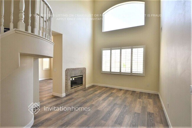 Foto del edificio - 10100 Crest Brook Pl