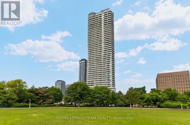 Building Photo - 805 Carling Ave