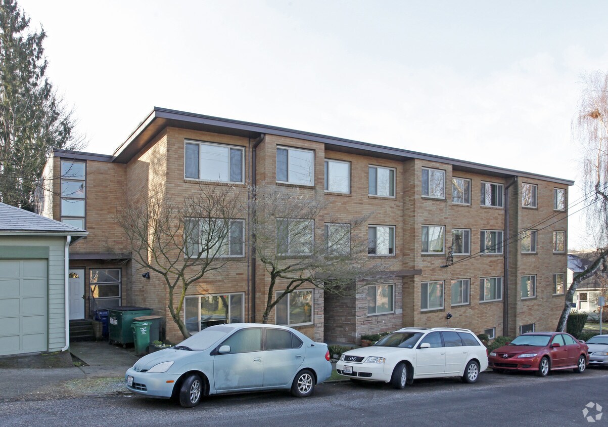 Building Photo - Wakefield Manor