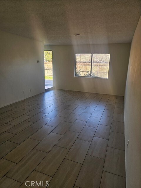 Foto del edificio - 45419 10th St W