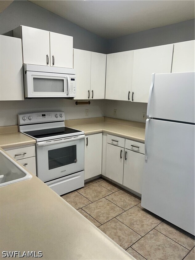 Foto del edificio - 8271 Key Royal Cir