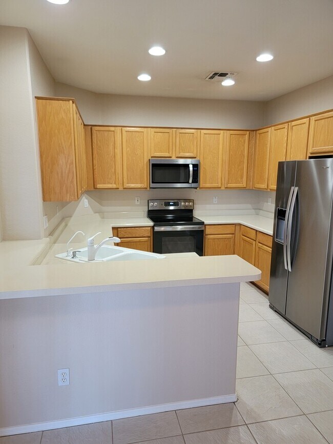 Building Photo - Fabulous 3-bedroom, 2.5 bathroom home For ...