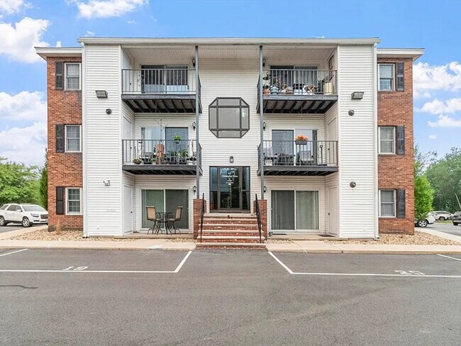 Building Photo - 45 Christopher Dr