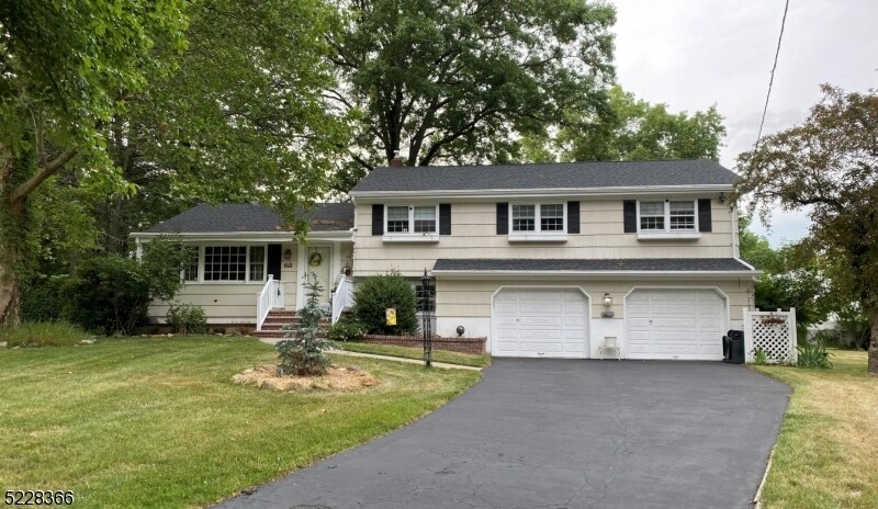 Primary Photo - 29 Manor Ct