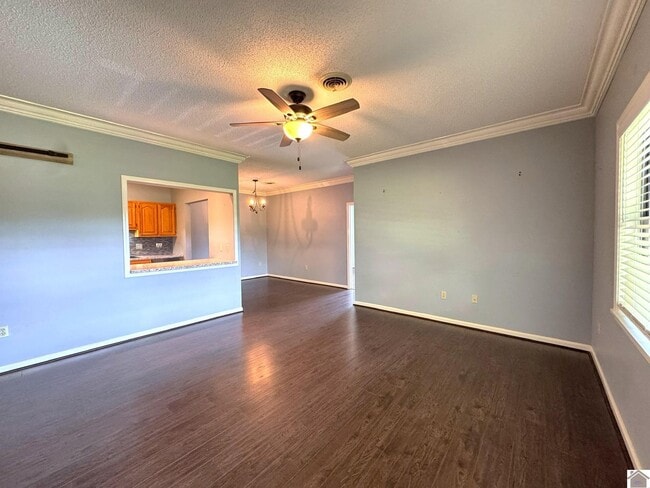 Building Photo - 1005 Southwood Dr