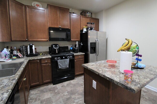 Building Photo - 3 br, 2 bath House - 111 Summers Ridge Road