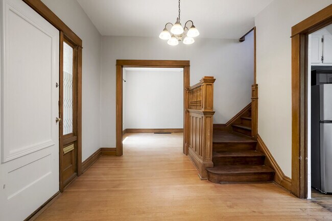 Foto del edificio - Charming 4 Bed, 2 Bath Town Home in Prime ...