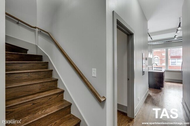 Building Photo - 1144 W 18th St