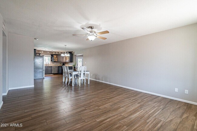 Foto del edificio - 4 bedroom home with private pool & solar