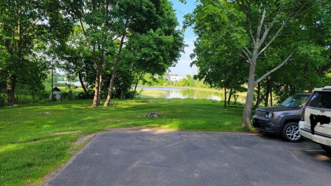 Foto del edificio - 127 Bartlett St