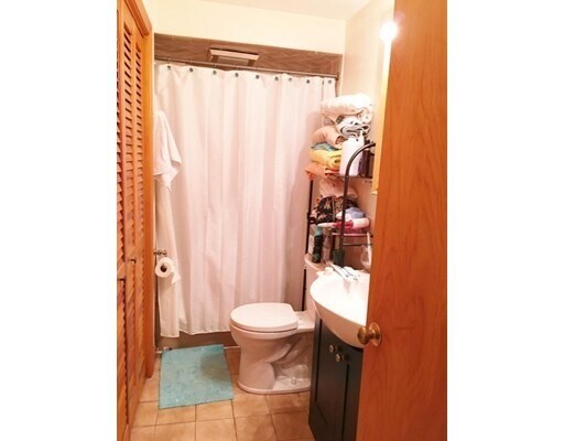 Building Photo - 552 E 5th St