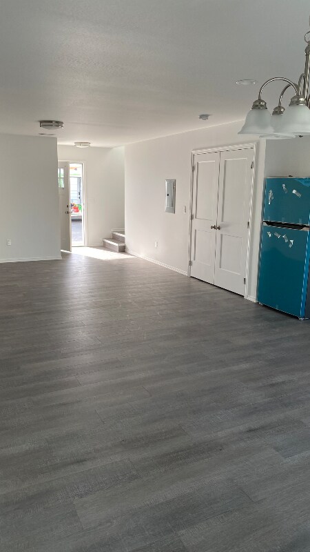 Building Photo - 2637 W Marina Dr