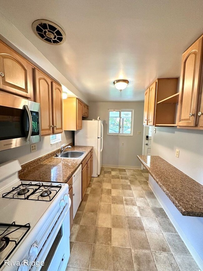 Building Photo - 3 br, 1 bath House - 677 Jenne Drive