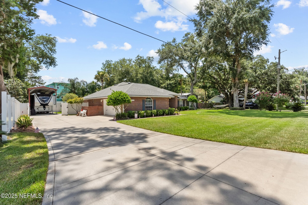 Foto principal - 6656 Rivercrest Dr