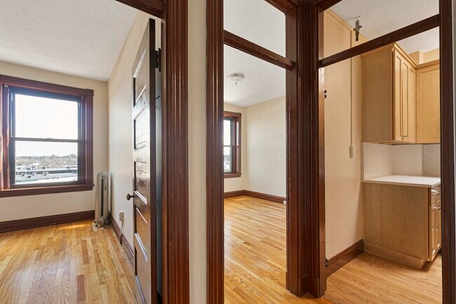 Building Photo - 648 Washington St