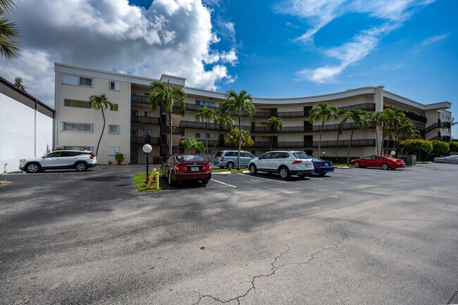 Foto del edificio - 300 Waterway Dr S