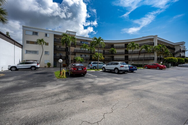 Building Photo - 300 Waterway Dr S